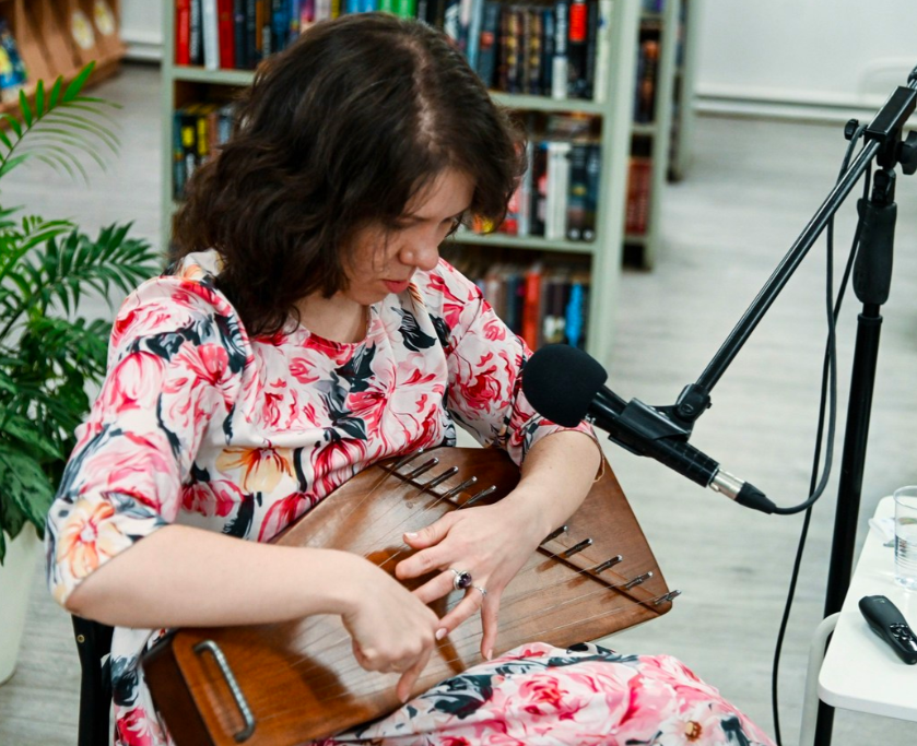 Фото Сотни новосибирцев пришли ночью в библиотеки – вот что они там делали 8